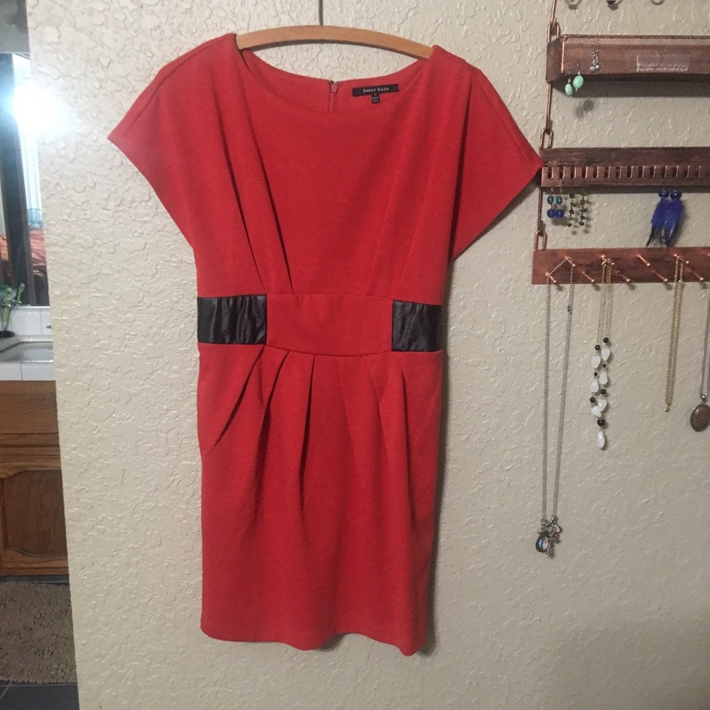 Short fitted red dress